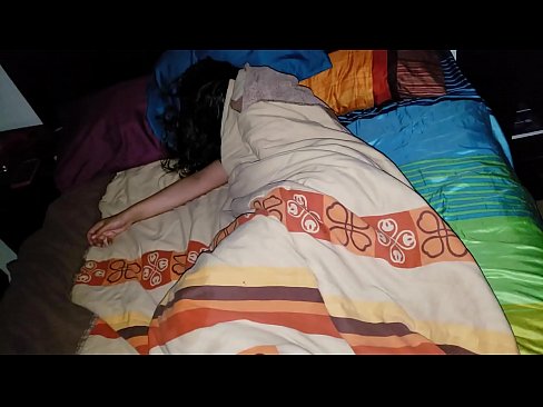 ❤️ Anak tiri memarahi ibu tirinya yang masih muda saat dia tidur. ️ Seks berkualitas pada kami ️❤